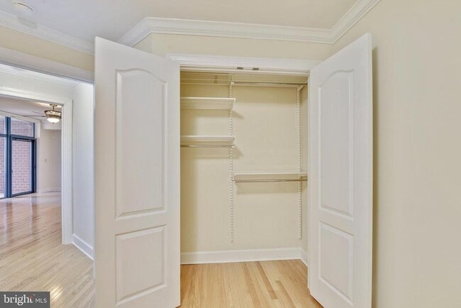 Building Photo - 502 W Broad St