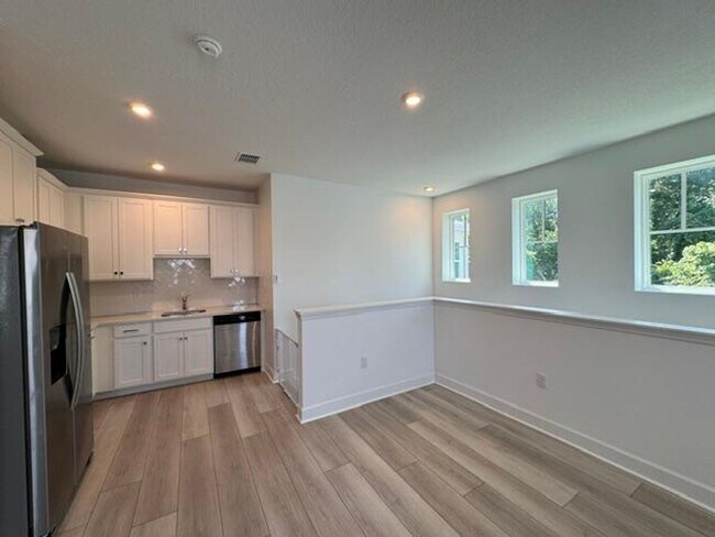 Building Photo - 1 Bedroom Garage Apartment Island Village of Celebration
