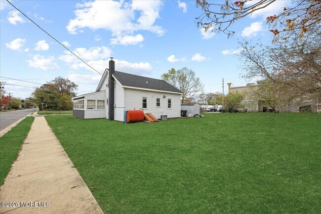 Building Photo - 506 Lloyd Rd