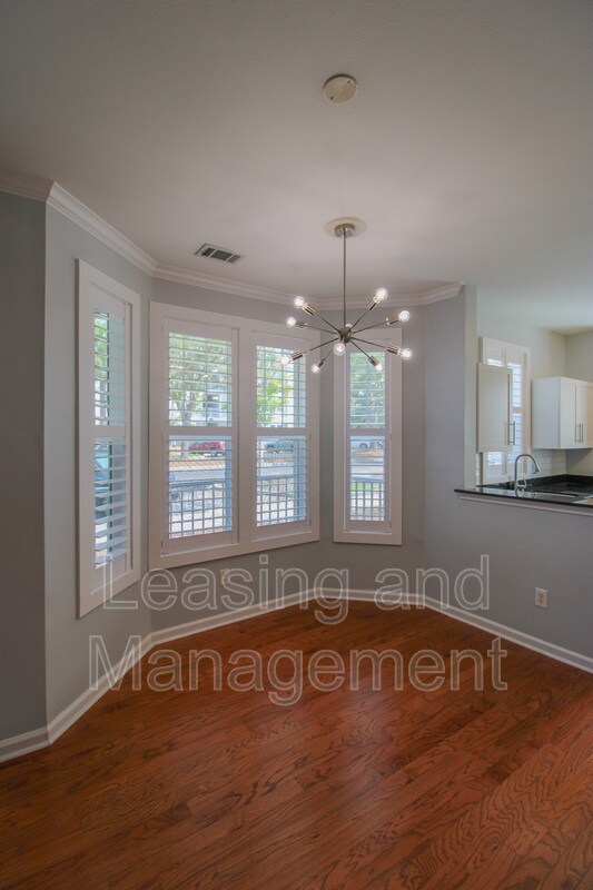 Building Photo - 130 River Landing Dr
