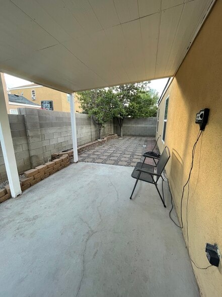 Building Photo - 10605 Pueblo Plz NW