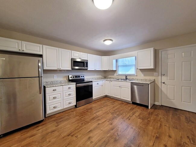 Building Photo - 962 Beverly Dr