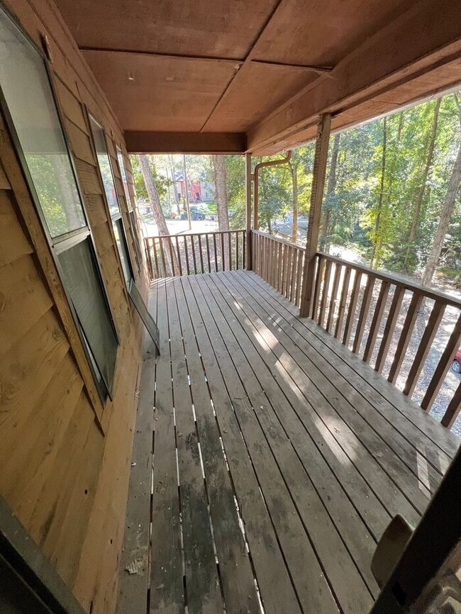 Building Photo - READY NOW! Top-Floor 2 Bedroom, 2 Bath Uni...