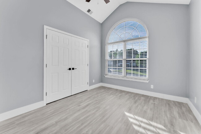 Building Photo - Beautiful 3-Bedroom Retreat with 2 Full Baths in Scenic Woodruff $1,875/mo rent