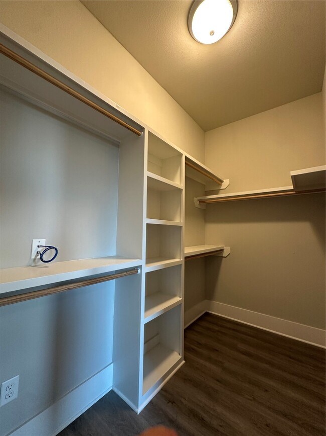 Building Photo - 2727 Houston Ave