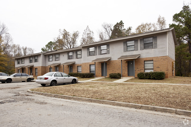 Primary Photo - Gray Gardens Apartments