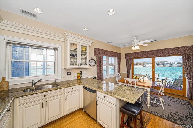 Building Photo - 40 Stirling Cove