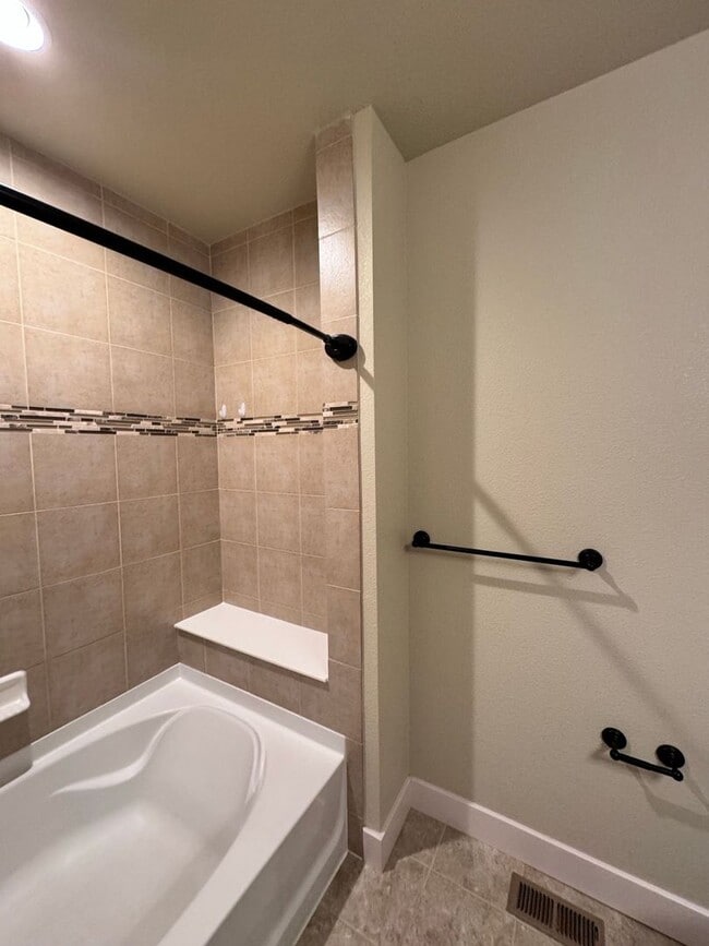 Building Photo - Incredible Townhome