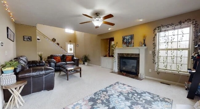 Building Photo - 206 Gentian St