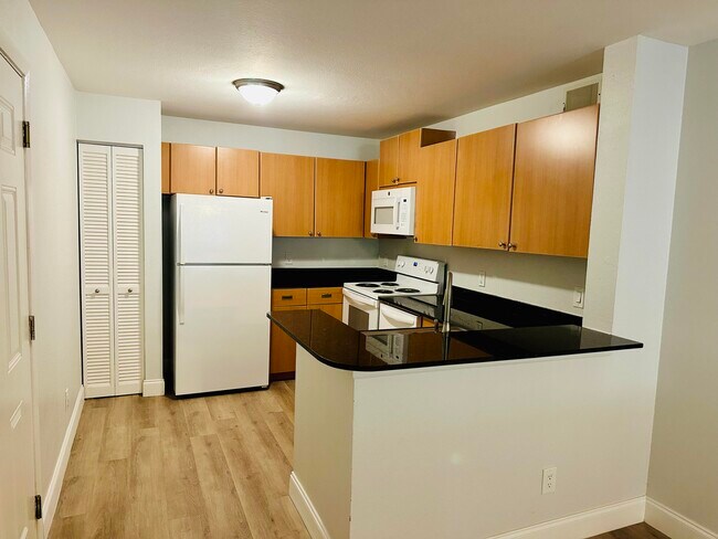Building Photo - 1760 Palm Cove Blvd