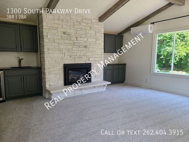 Building Photo - 1300 Parkway Dr