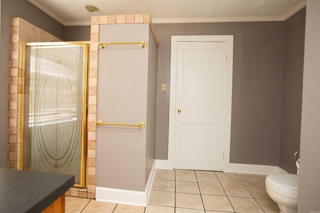 Building Photo - 504 W 33rd St