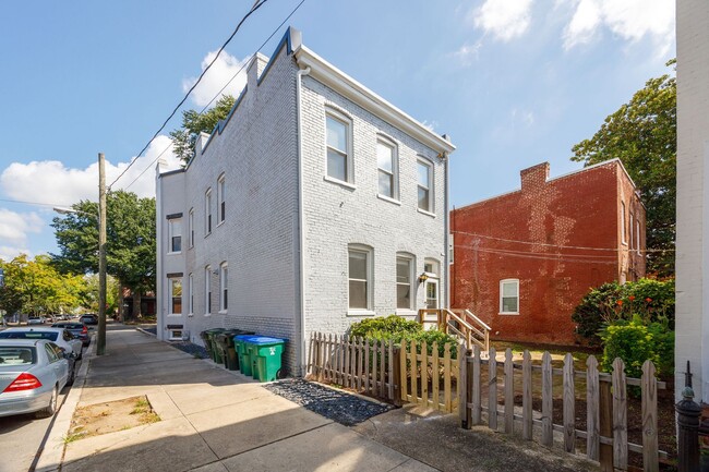 Building Photo - 2125 Grove Ave