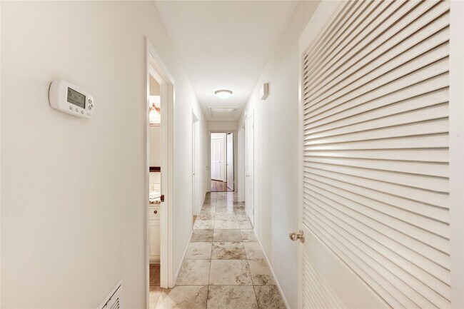 Building Photo - 2602 Briarbrook Dr