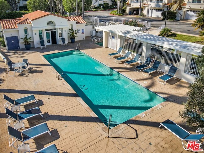 Building Photo - 6463 Zuma View Pl