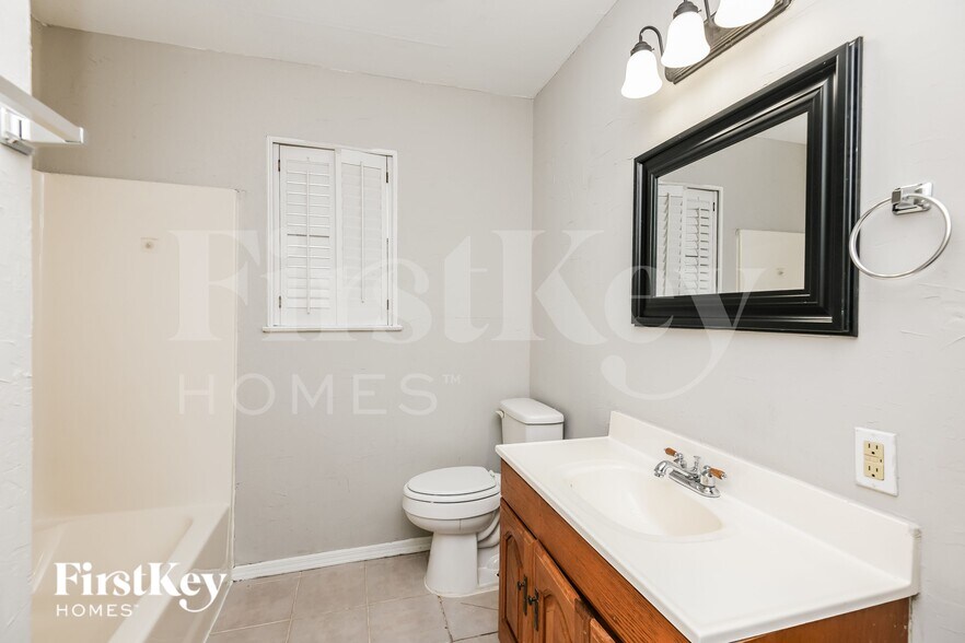 Building Photo - 918 Kerry St