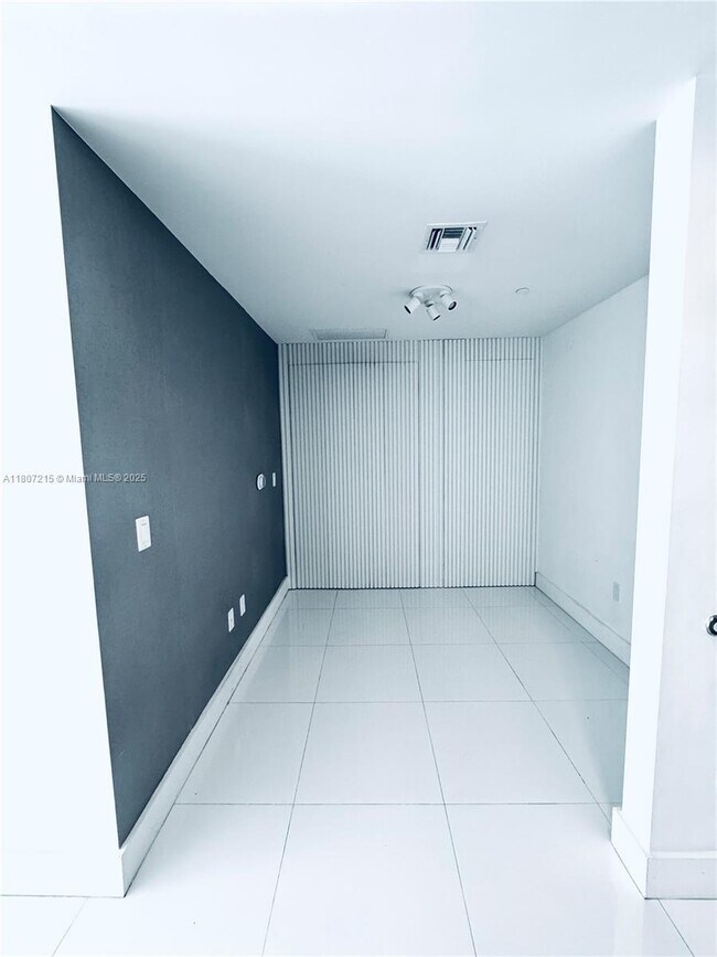 Building Photo - 1080 Brickell Ave