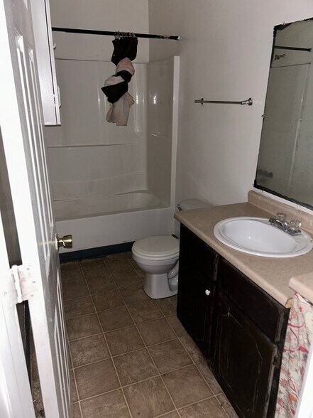 Building Photo - 520 Buckley St