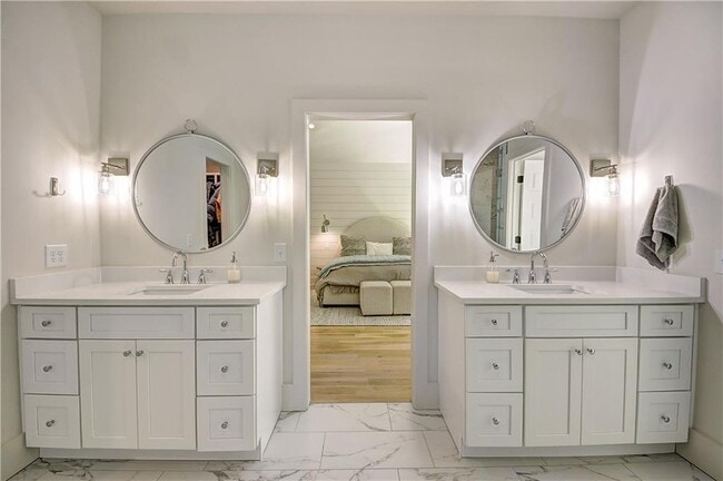 Building Photo - 1268 Hayes Dr SE