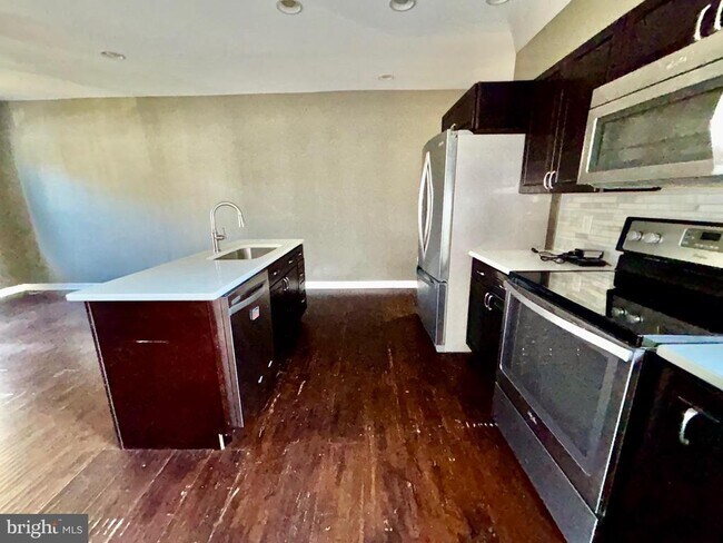 Building Photo - 1865 Frankford Ave