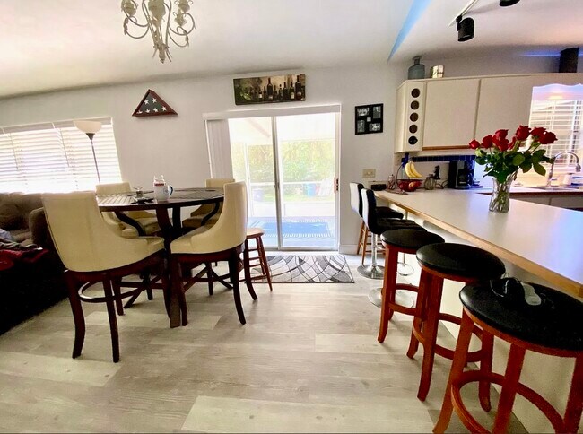 Building Photo - 6106 Everglades Dr