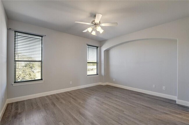 Building Photo - 430 Old Fitzhugh Rd