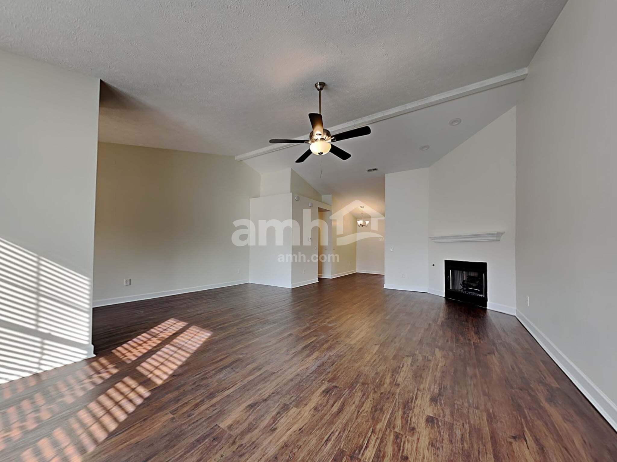 Building Photo - 15015 Silver Thorne Way