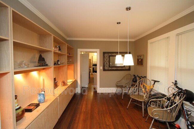 Building Photo - 664 Norwood St