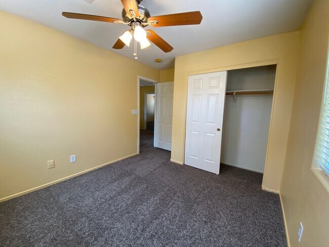 Building Photo - Large four-bedroom house with a loft