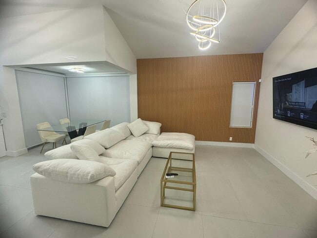 Building Photo - 18 Selby Ln