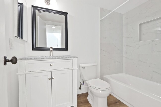 Building Photo - Rehabbed Newport Beach Townhome