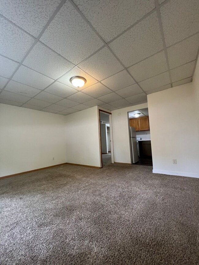 Building Photo - One Bedroom Apartment Near Campus