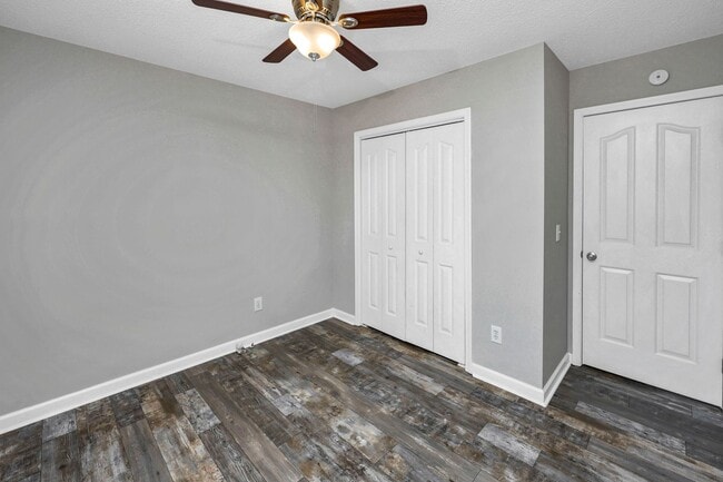 Building Photo - Refined 3-Bedroom Home with New LVP Flooring in Prime West Columbia Location!