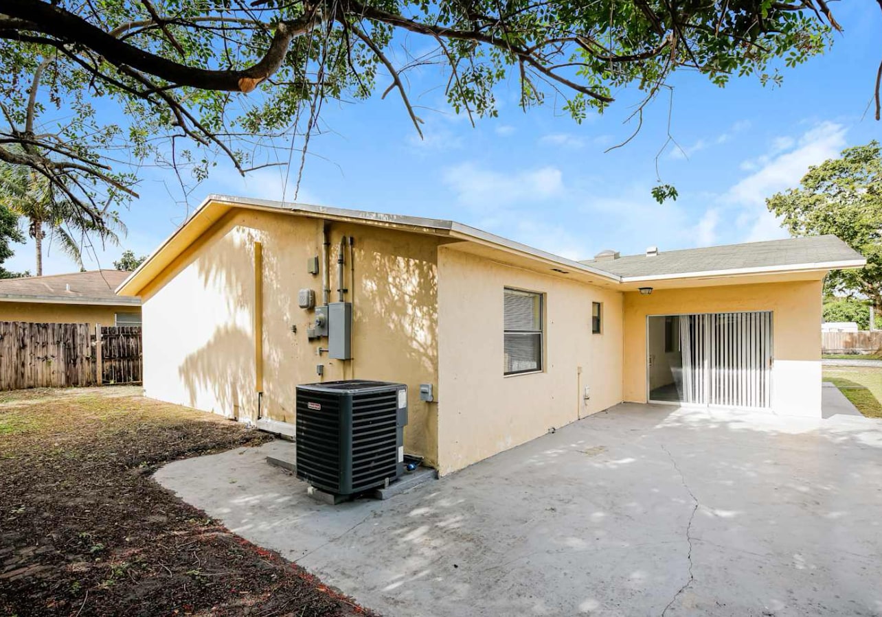 Building Photo - 7420 Johnson St