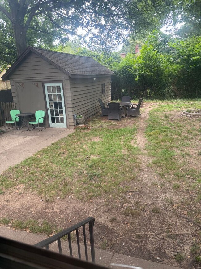 Building Photo - 3 BR/1BA | Newly Renovated Single Family Home | 1-Car Garage Parking | Patio in backyard!