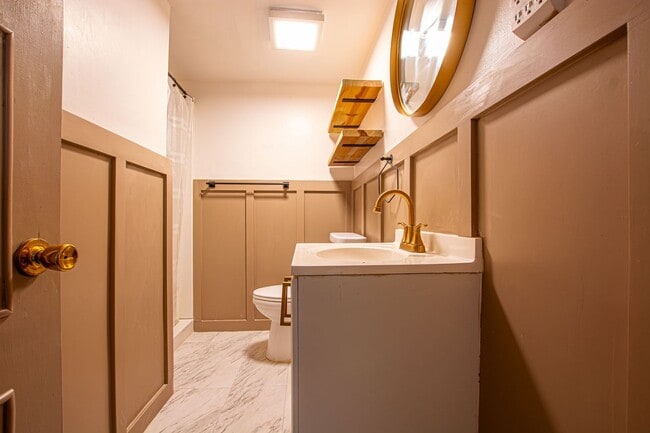 Building Photo - Adorable 2 Bedroom / 2 Bath Home in Aksarben with Washer/Dryer and Fenced Backyard!