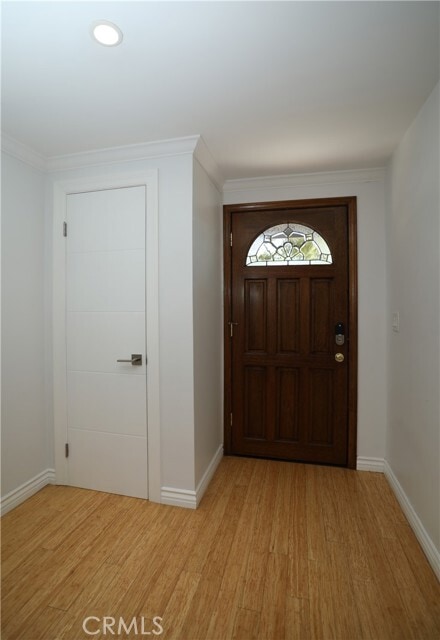 Building Photo - 9402 Vía Yolanda