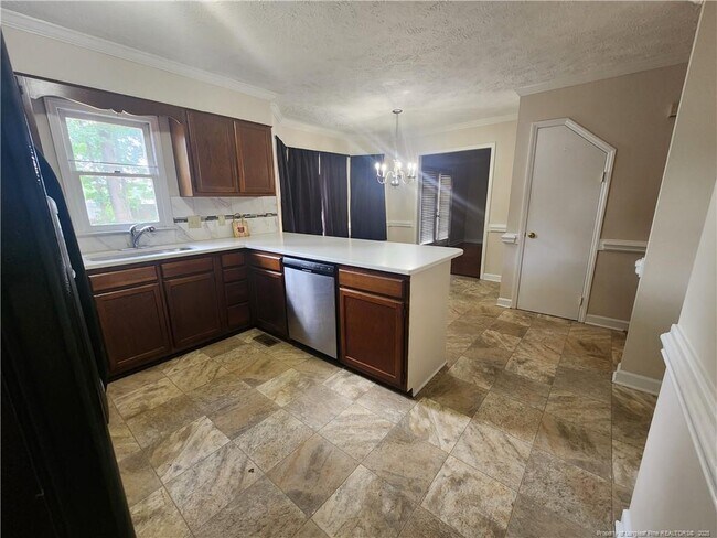 Building Photo - 7200 Kingsway Ct