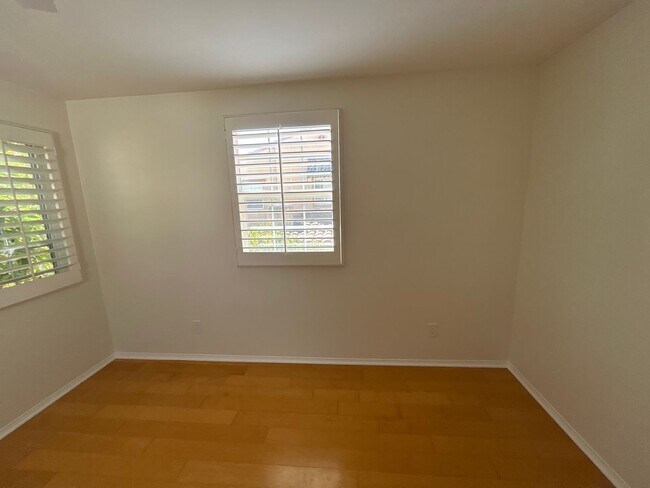 Building Photo - New! 3BD/2.5BA Two-Story Condo in Qual Hill Irvine! *MOVE-IN SPECIAL*