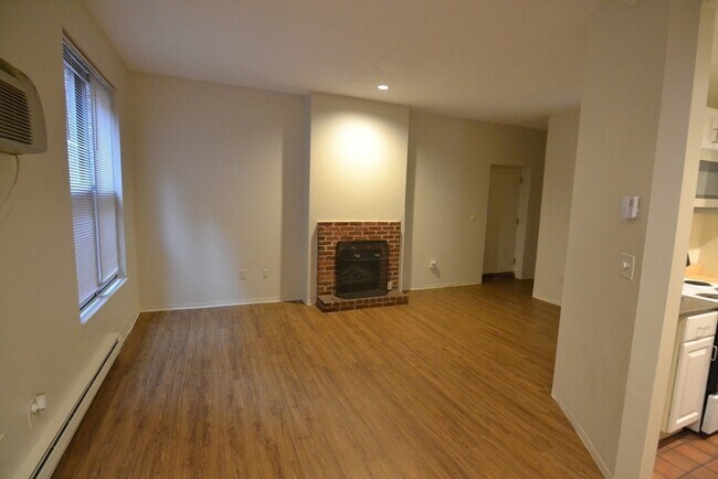 Building Photo - 67 St Germain St