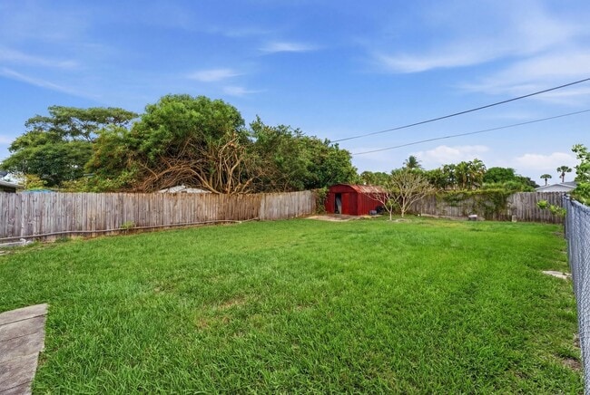 Building Photo - 3847 Roan Ct E