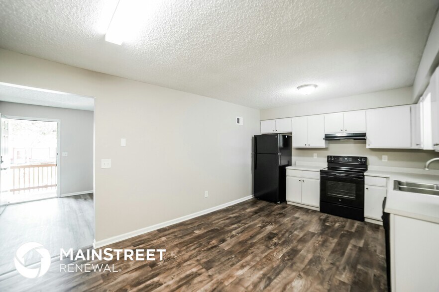 Building Photo - 806 SE 19th St