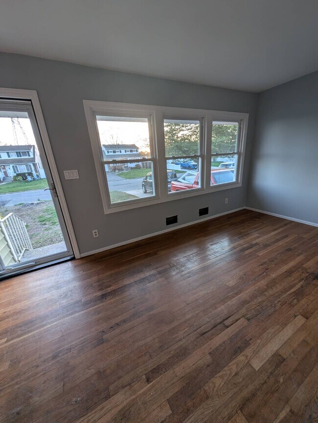 Building Photo - 132 Avondale Dr