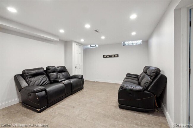 Building Photo - 19263 Sunset St