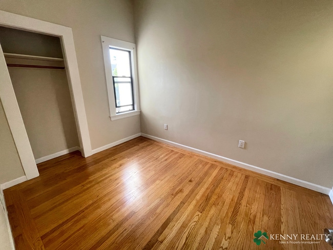 Building Photo - Two Bedroom Home in San Francisco, Bonus R...