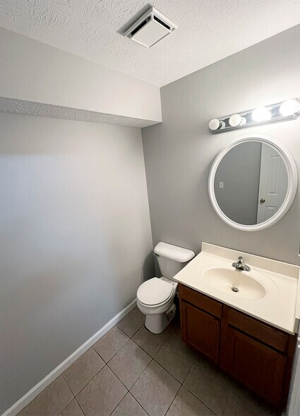 Building Photo - 561 Hampton Way