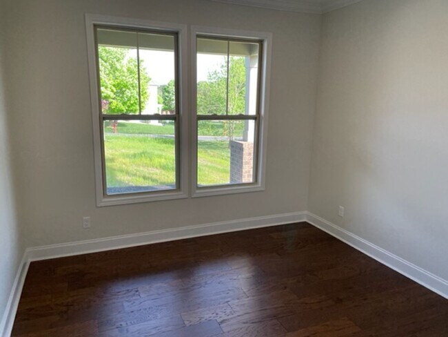 Building Photo - Vonore 37885 - 4 bedroom, 3 bath in Tellico Village - Contact Ed Johnson 865-924-5045