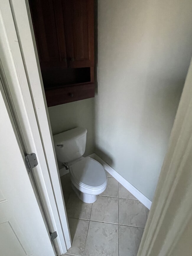 Building Photo - 426 Creekview Dr