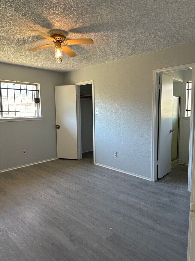 Building Photo - 12814 Greenshire Dr