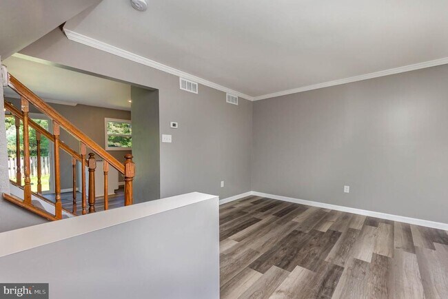 Building Photo - 324 Talbot Ct